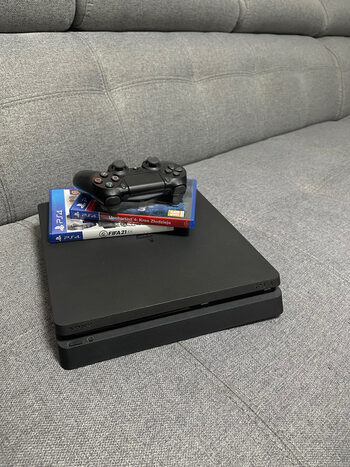 Ps4 slim + 2 žaidimai