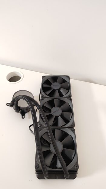 NZXT Kraken X72 500-2000 RPM Water Cooled CPU Cooler