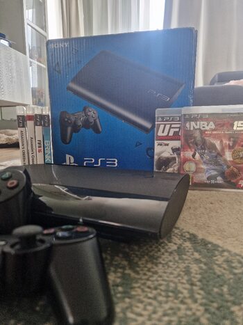 Sony playstation 3 super slim +6 žaidimai, 2 pulteliai