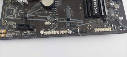Redeem Gigabyte Intel B560M H So.1200 MicroATX DDR4 LGA1200 1 x PCI-E x16 Slots Motherboard