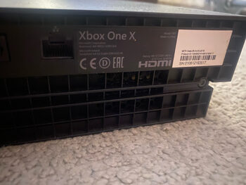 XBOX ONE X 1TB + 2 PULTAI