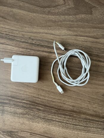 61W USB-C POWER ADAPTER