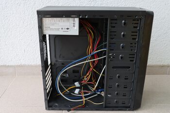 Parduodu dėklą su maitinimo bloku