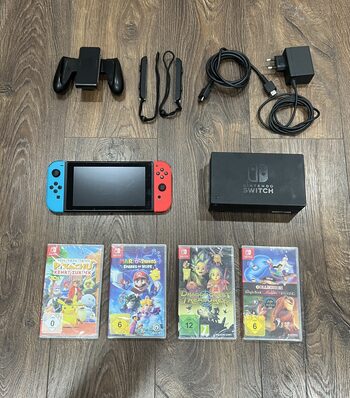 Nintendo Switch, Blue & Red, 32GB/4 Nauji neispakuoti žaidimai