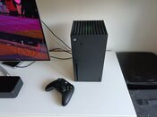 Xbox Series X konsolė su įkrovimo stendu