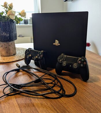 PlayStation 4 Pro, Black, 1TB + RPG žaidimai