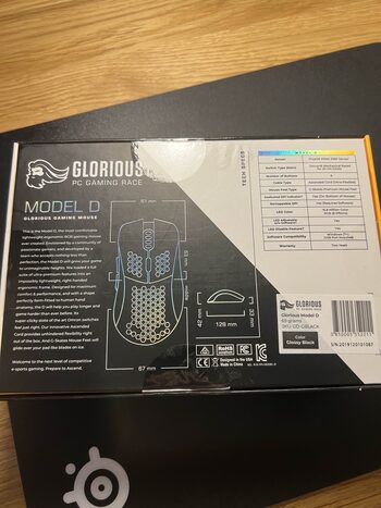 Get Pelė Glorious Model D (black)