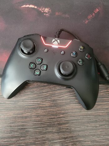 Pultelis xbox Razer wolverine tournament edition