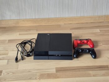Parduodu PS4 (Playstation 4) konsole su dviem pulteliais ir HDMI laidu