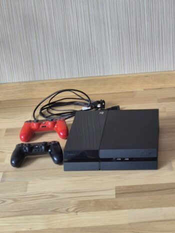 Buy Parduodu PS4 (Playstation 4) konsole su dviem pulteliais ir HDMI laidu