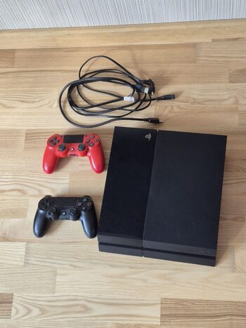 Parduodu PS4 (Playstation 4) konsole su dviem pulteliais ir HDMI laidu