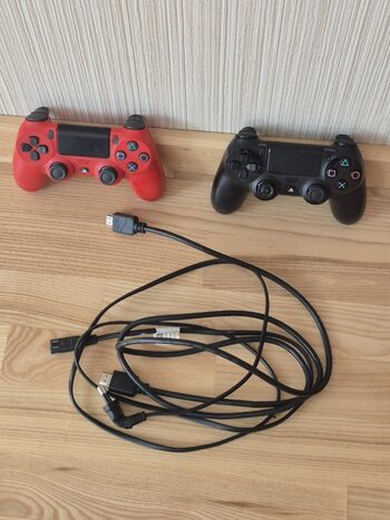 Get Parduodu PS4 (Playstation 4) konsole su dviem pulteliais ir HDMI laidu