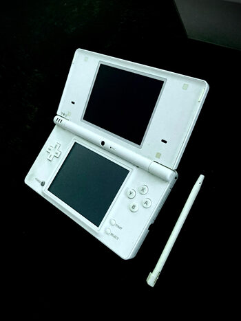 Nintendo DSi blanca + Nintendogs