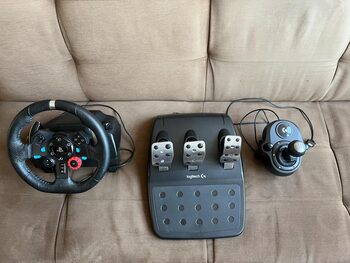 Logitech G29 su pedalais ir pavaru perjungimo svirtimi