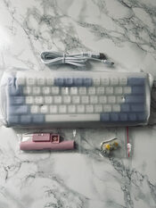 Mechaninė klaviatūra (mechanical keyboard with yellow switches)