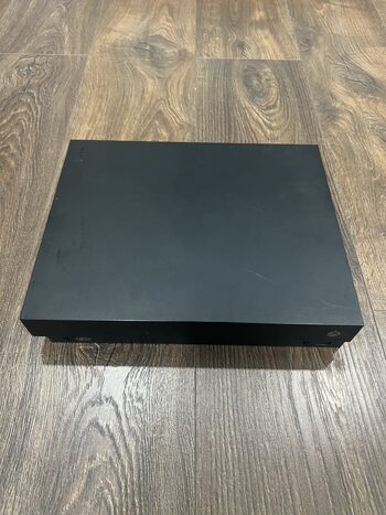 Xbox One X, Black, 1tb/5 žaidimai