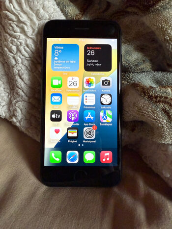 Get Apple iPhone SE 64GB Black (2020)