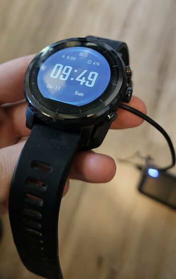 Xiaomi amazfit stratos (Smart watch)