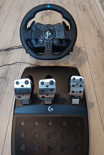 Logitech G923 vairas su pedalais