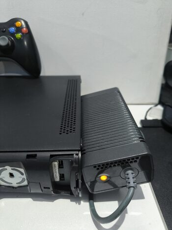XBOX 360 ELITE 120GB MÁS MANDO