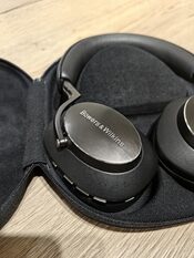 Bowers and Wilkins PX8