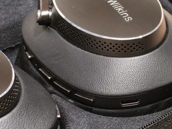 Bowers and Wilkins PX8