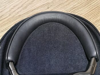 Bowers and Wilkins PX8