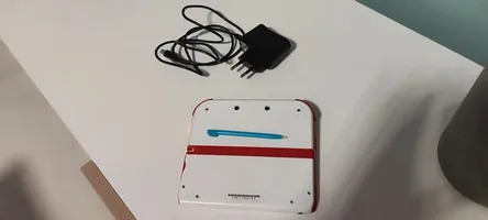 Nintendo 2DS, Red & White