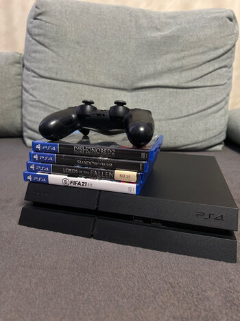 Ps4 1TB + 4 žaidimai + pultelis for sale