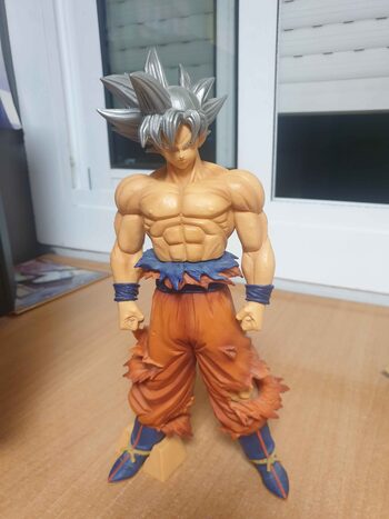 Figura Goku UI