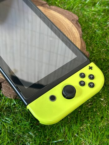 Redeem Nintendo Switch con accesorios y funda