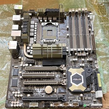 Asus Sabertooth X58 Intel X58 ATX DDR3 LGA1366 3 x PCI-E x16 Slots Motherboard