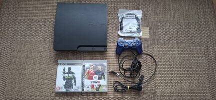 PS3 Slim 160GB + 2 žaidimai