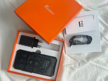  TELÉFONO FOSSIBOT F102 LINTERNA DE 495 LUMENS