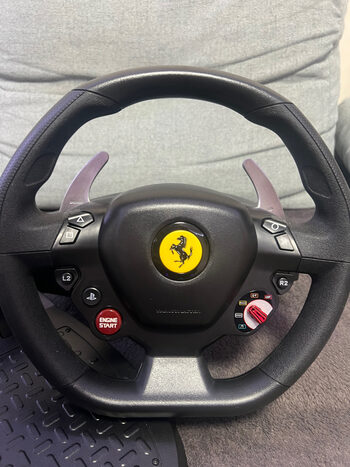 Get Thrustmaster Ferrari 485 Vairas + pedalai!