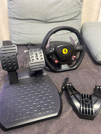 Redeem Thrustmaster Ferrari 485 Vairas + pedalai!