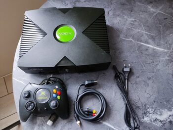 Atrištas Xbox sata 250gb įrašyta 80žaidimų