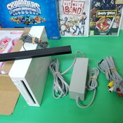 WII BLANCA + MANDO NUEVO + 9 JUEGOS (4 PRECINTADOS)