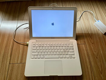 MacBook 2009 White 1TB SSD