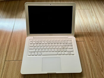 Get MacBook 2009 White 1TB SSD