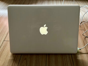 MacBook 2009 White 1TB SSD for sale