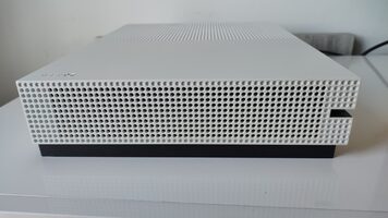 Xbox One S + Mando + 2 Videojuegos for sale