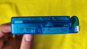 Atrištas skaidrus japoniškas Nintendo DSi su defektu