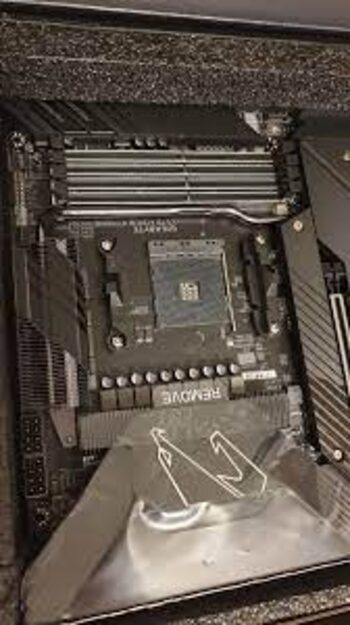 Gigabyte X570 AORUS XTREME AMD X570 EATX DDR4 AM4 3 x PCI-E x16 Slots Motherboard