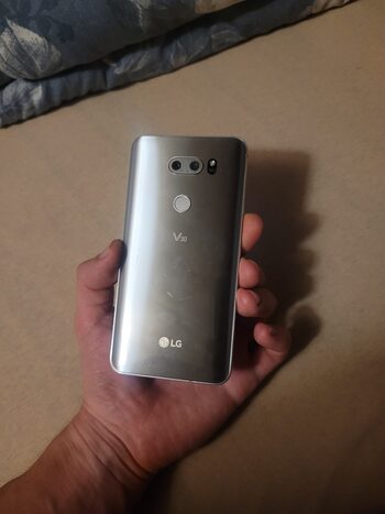 LG V30