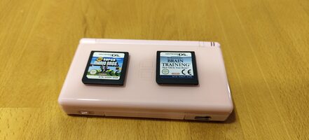 Get Nintendo DS Lite rosa + funda y 2 juegos