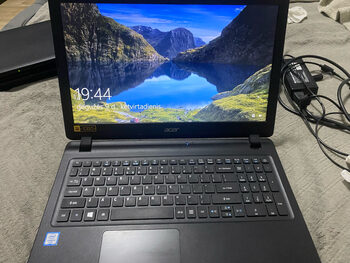 Acer aspire ES1-572 series