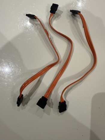 3x SATA III laidai