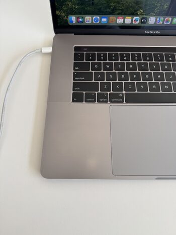 Buy MacBook Pro 15 i7 / 16GB / 256 GB / Radeon Pro 555X 