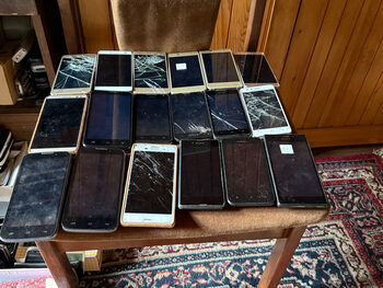 Įvairūs telefonai dalims